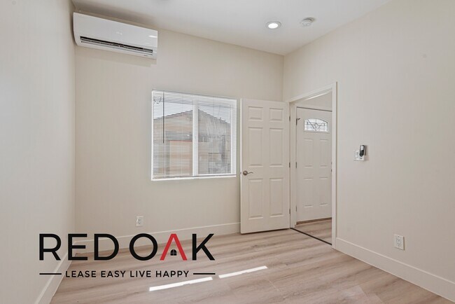 Building Photo - ~1 Month FREE~ Modern Two Bedroom with Stu...