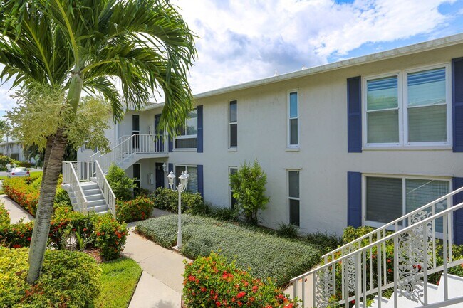 Foto del edificio - GLADES COUNTRY CLUB 2/2 WITH GOLF BEAUTIFUL UNIT READY FOR YOU TO RENT SEASONALLY