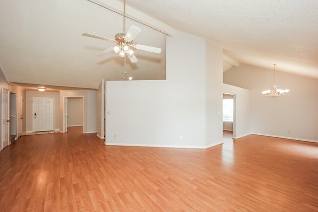 Building Photo - 164 Eagle Way