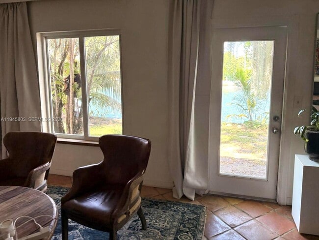 Foto del edificio - 1785 Calais Dr