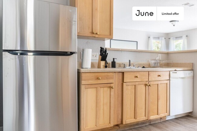 Building Photo - 5105 Spruce Cove
