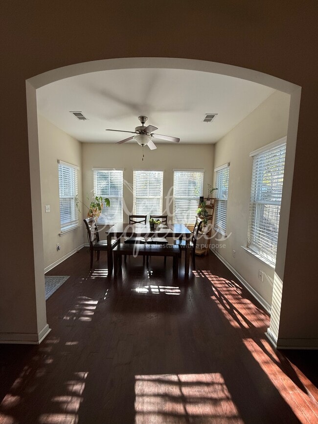 Building Photo - 613 Finnegan Ln