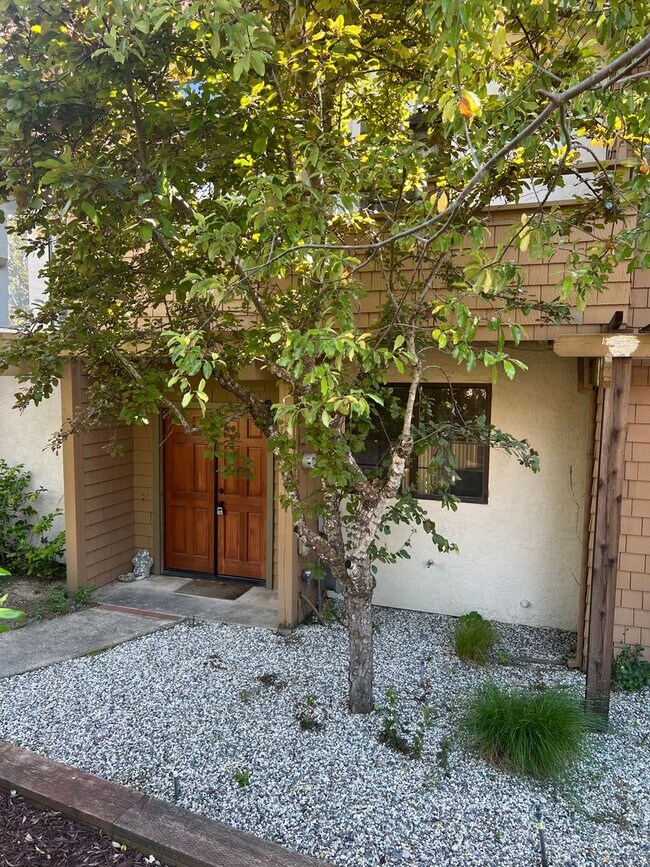 Foto del edificio - Sunny Soquel Townhouse - One mile to New B...