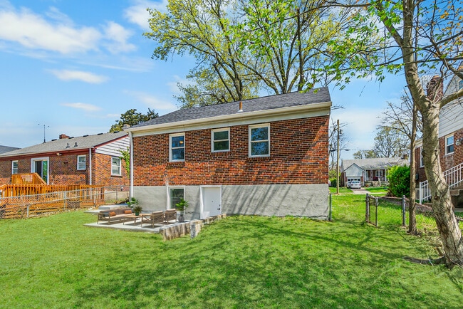 Building Photo - 6047 Yosemite Dr