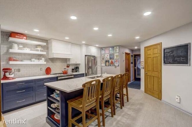Foto del edificio - 5375 Mariner's Cove Dr