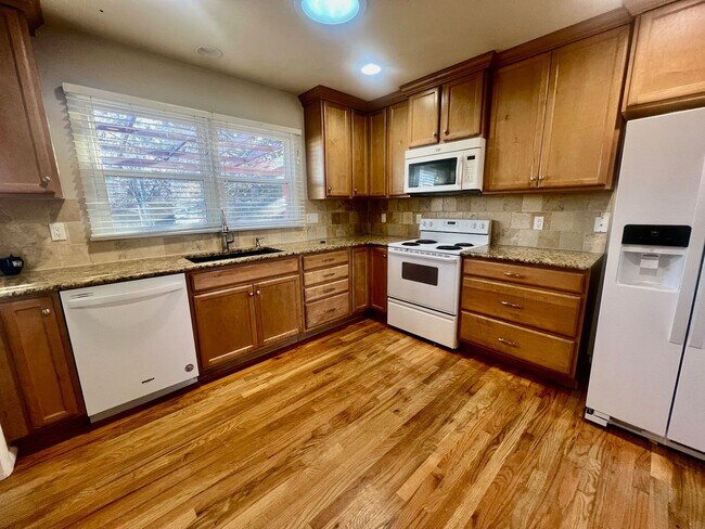 Foto del edificio - Charming 2 bedroom rancher located in central Colorado Springs!