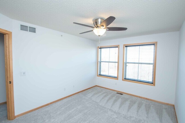 Foto del edificio - 4665 Victor Path