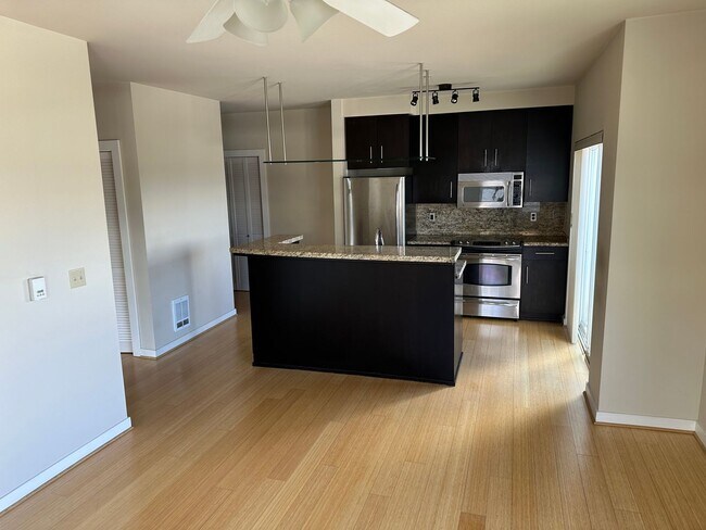 Photo - Light and Bright Top floor 1bd 1bath Condo!