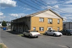 Building Photo - Laundry Mat/Apartments