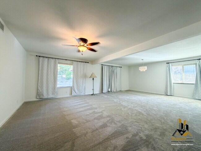 Foto del edificio - 5620 Greenacres Way