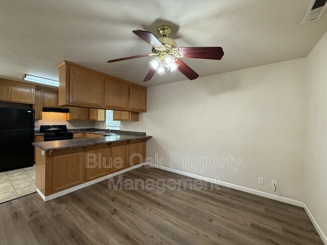 Foto del edificio - 592 E 5th Ave