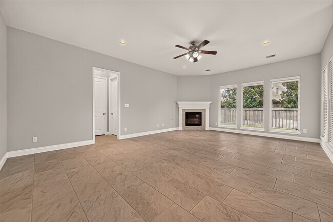Foto del edificio - 27124 Holtwood Grove Rd