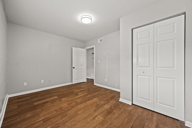 Dormitorio - 692 Smith St SW