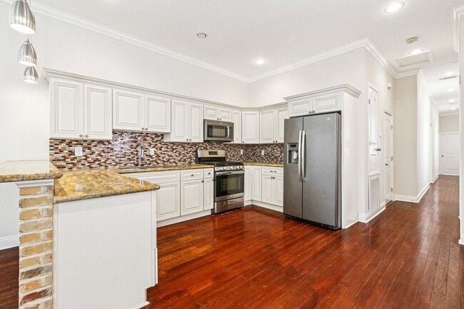 Building Photo - Updated Bywater 1-Bedroom Cottage on Alvar Street