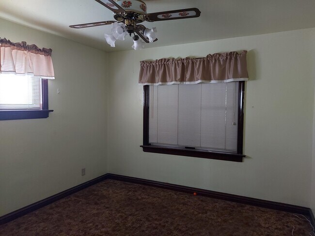 Foto del edificio - 5946 N Pointe Blvd