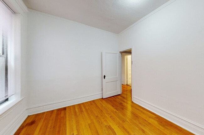 Bedroom - 5401-5403 S. Woodlawn Avenue