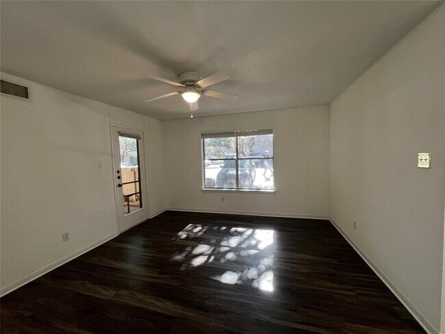 Foto del edificio - 8210 Bent Tree Rd