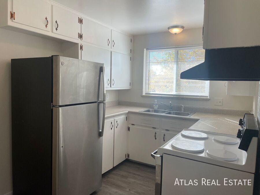 Foto principal - 3 Bed 1 1/2 Bath Apartment in Arvada!