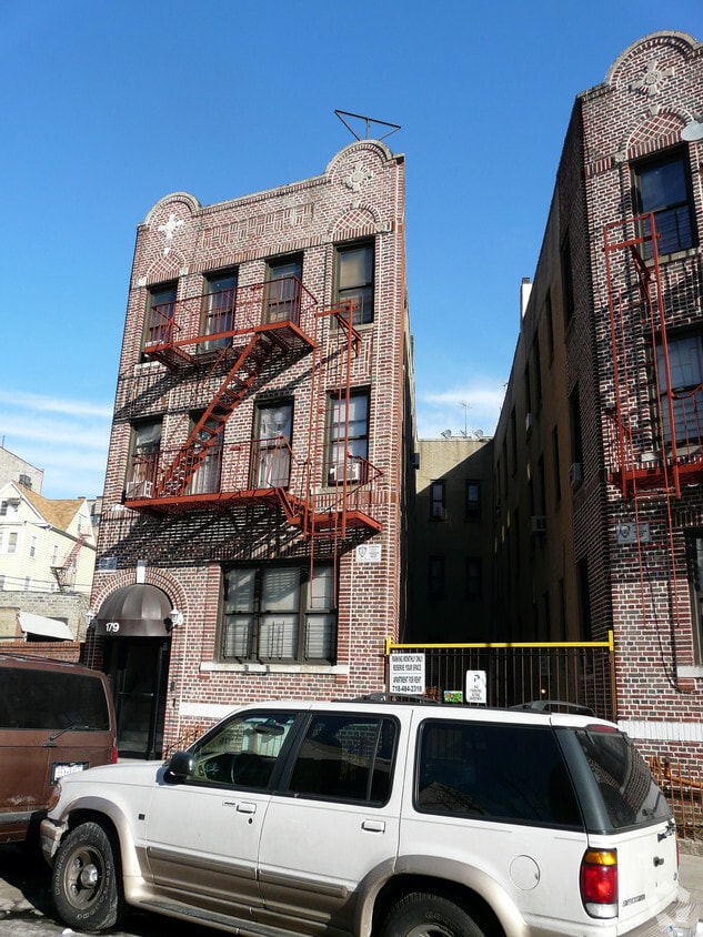 Building Photo - 181 E 205th St