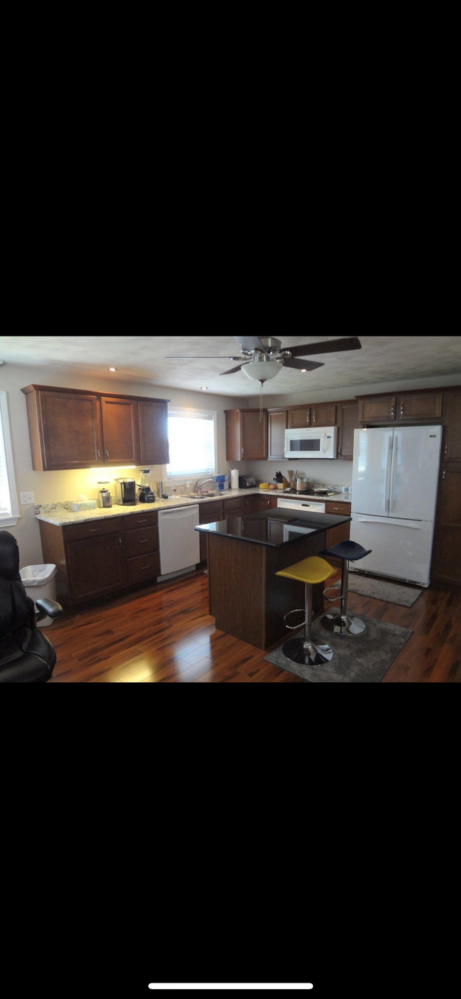 Building Photo - 7108 N Miramar Dr