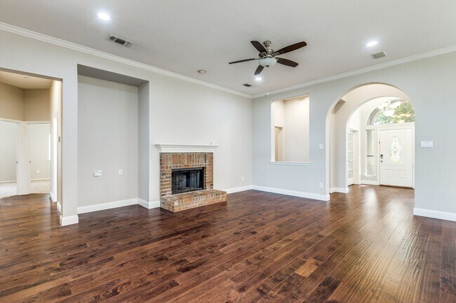 Foto del edificio - 8708 Falcon View Dr