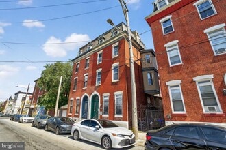 Building Photo - 1005 N 6th St