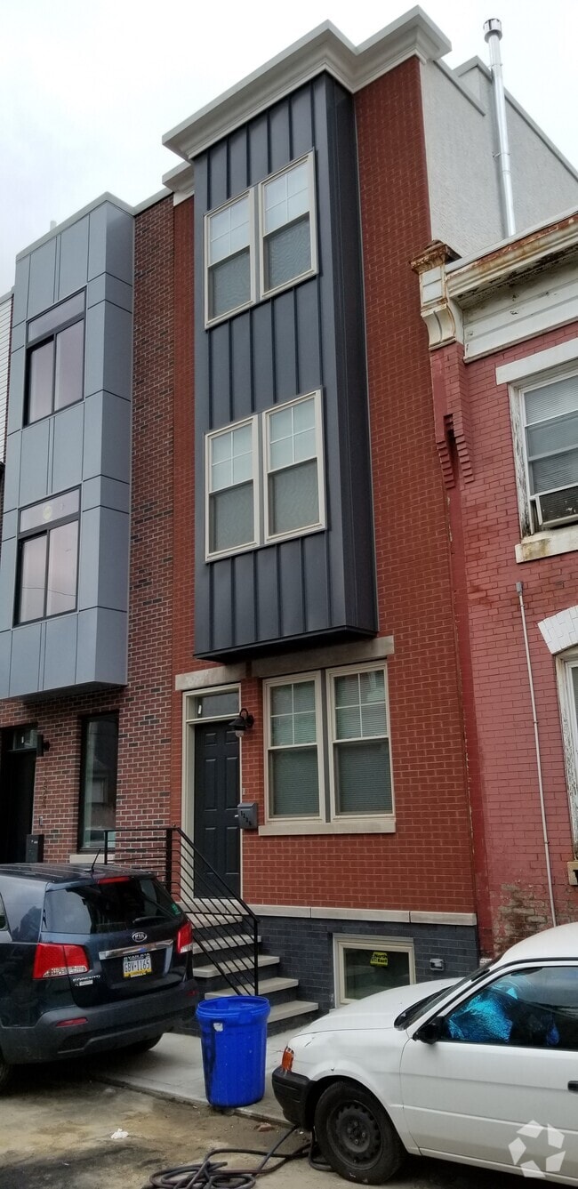 Building Photo - 1245 N Myrtlewood St