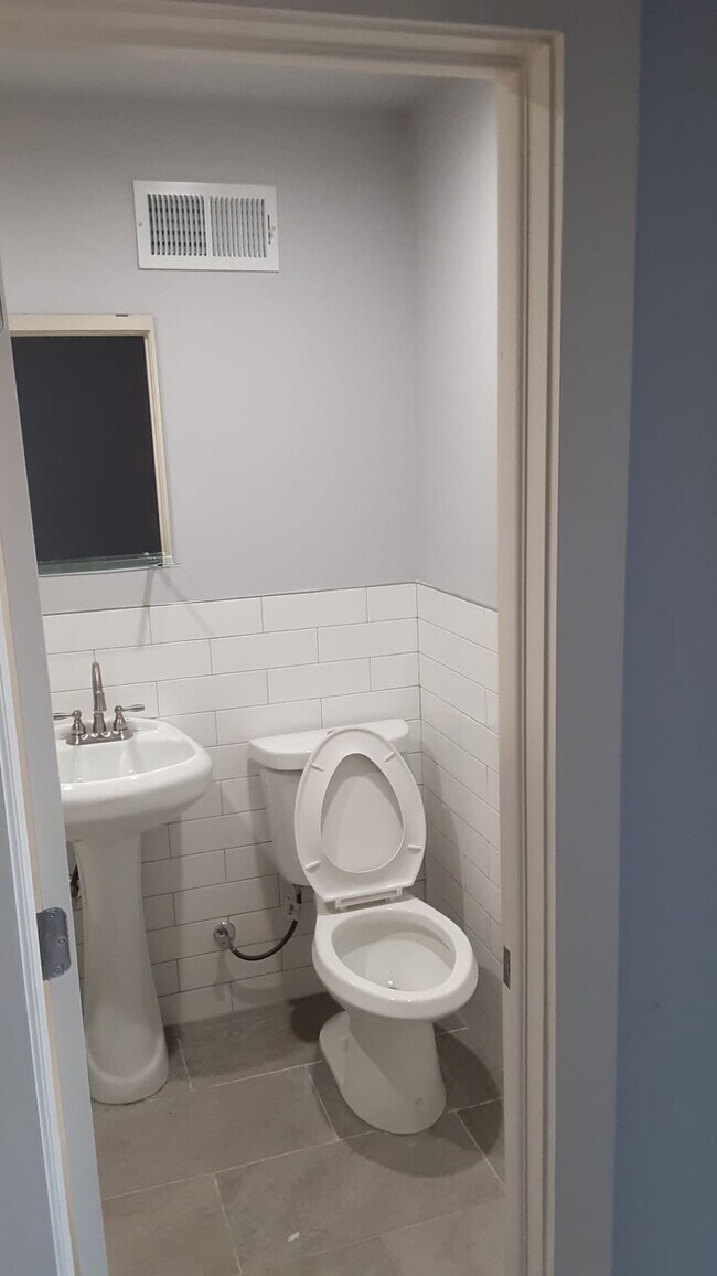 Foto del edificio - 5430 Delancey St