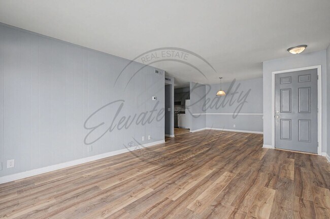 Building Photo - Two Bedroom Condo, First Floor, across from Madison Park with stackable washer/dryer!