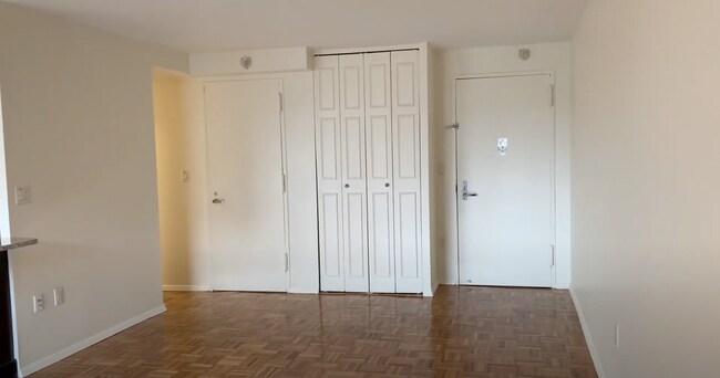 Building Photo - 2-Bed/1.5 Bath Apt in Luxury Complex; Pet ...