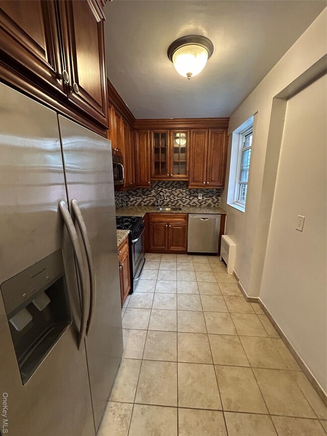 Building Photo - 230 Pelham Rd