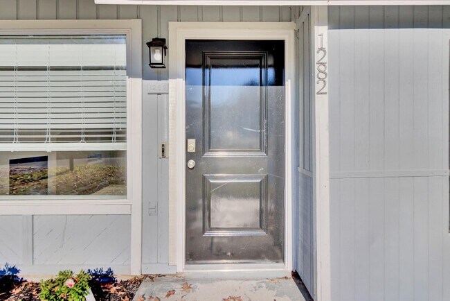 Building Photo - 1282 Maryland Dr