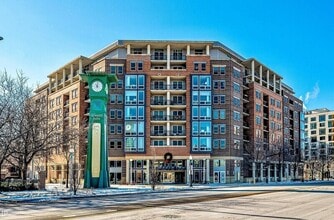 Building Photo - 437 W Division St