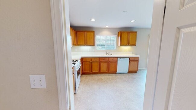 Building Photo - 3/2.5 Two Story Home located in Mission Gr...