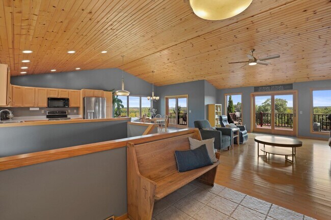 Building Photo - 8875 Blue Vista Ln