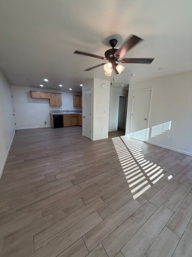 Foto del edificio - 3054 Bright St