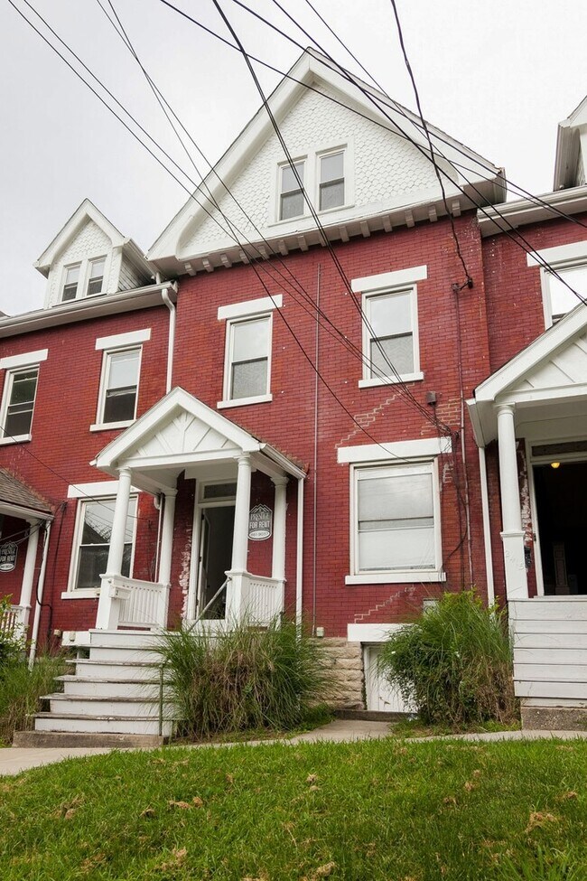 Foto del edificio - 2413 1/2 Clifton Ave.
