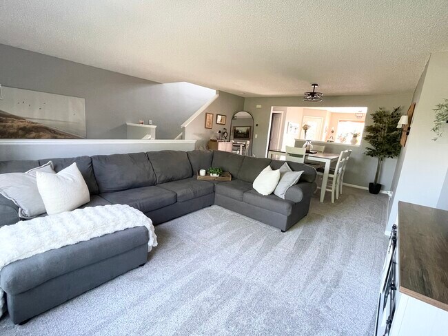 Foto del edificio - 5166 Fairpoint Dr N