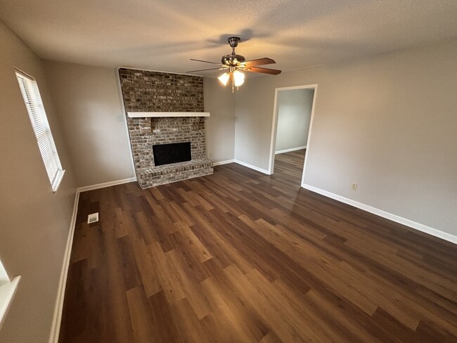 Building Photo - 1549 Moseley Ln