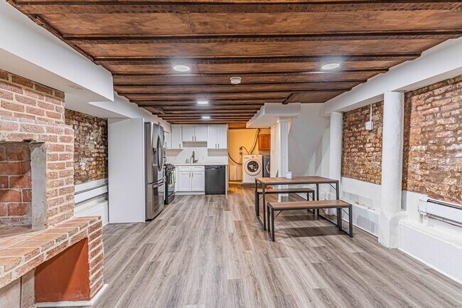 Foto del edificio - 218.5 York St