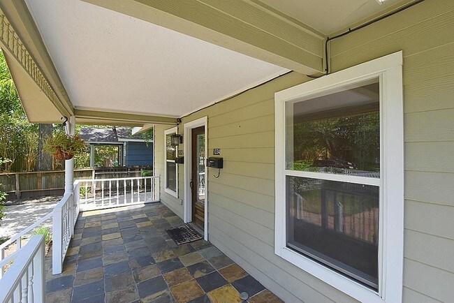 Foto del edificio - 1034 Lawrence St