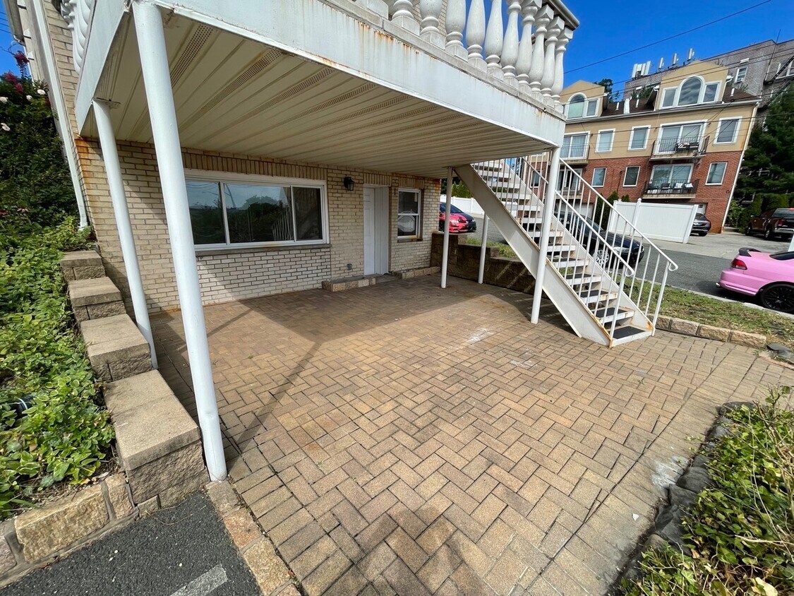 258 Longstreet Ave Unit GROUND Lvl, The Bronx, NY 10465 Room for Rent