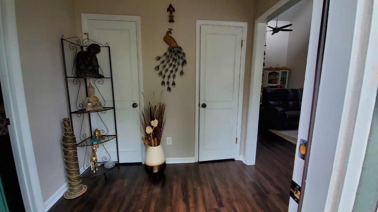 Foto principal - 692 Serramonte Dr
