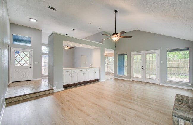 Building Photo - 13215 Bunker Hill Dr