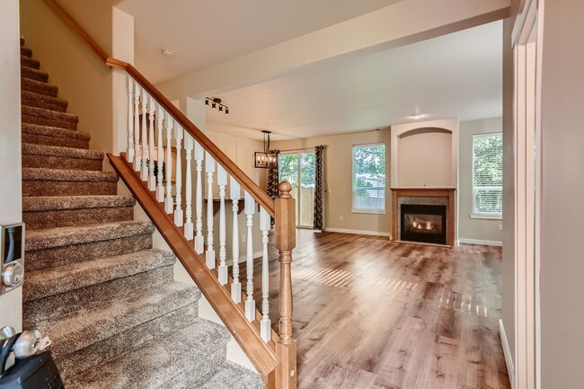 Foto del edificio - Beautiful 3 Bed 3 Bath Bonney Lake Home!