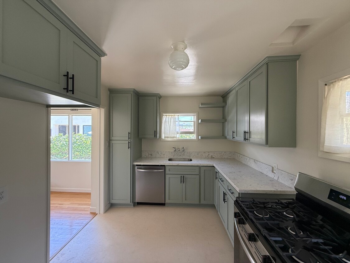 Kitchen - 2630 S West View St
