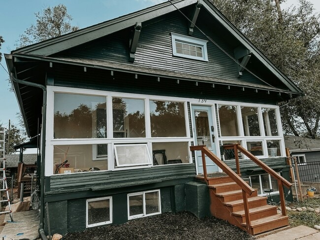 Photo - 739 E High St Townhome