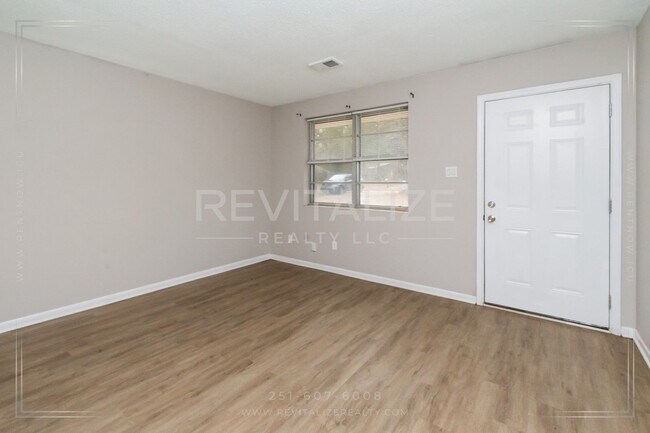 Building Photo - Newly Remodeled 4 Bed 1 Bath House in Mobile!!