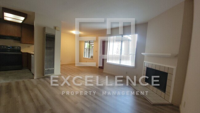 Foto del edificio - 2/2 Townhouse with 1 Car Garage, Washer an...