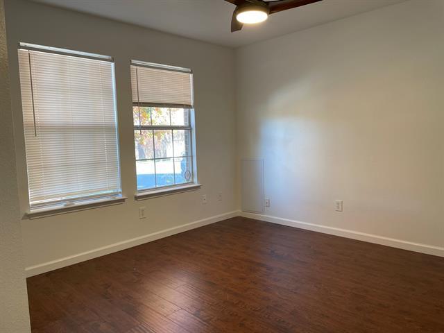 Building Photo - 9409 Goldenview Dr